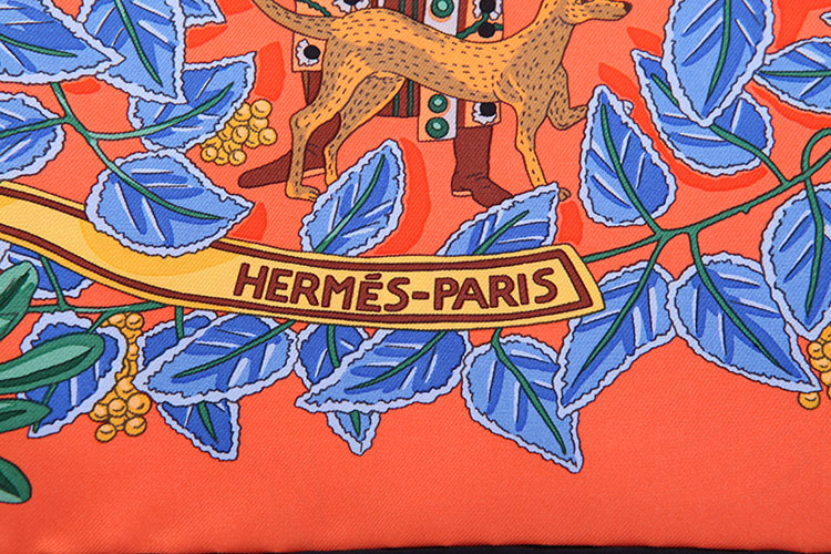 hermes(爱马仕 橘色系树叶图案丝巾 90