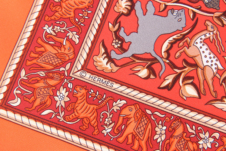 hermes(爱马仕) 橘红色系90丝巾