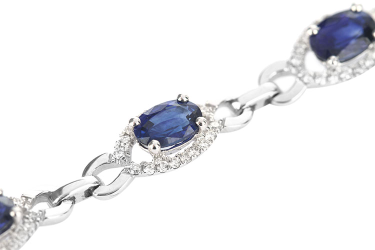 伟德bv1946官网-一条手链涨18000元！周大福启动新一轮涨价