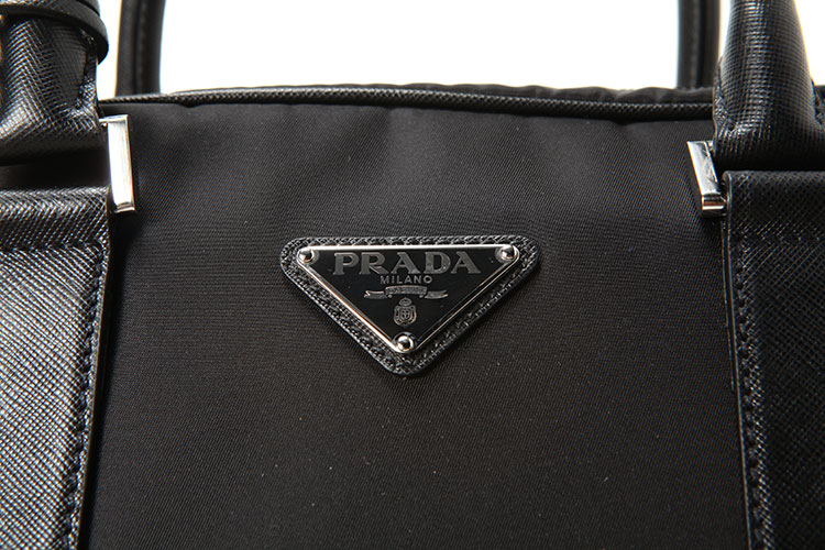 prada(普拉达 黑色尼龙手提包