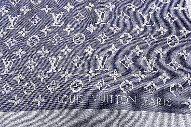 louis vuitton(路易威登) 牛仔蓝monogram图案披肩