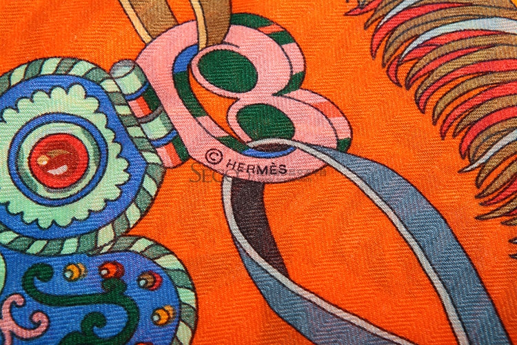 hermes(爱马仕 橘色/蓝色底羽毛与宝石链羊绒围巾