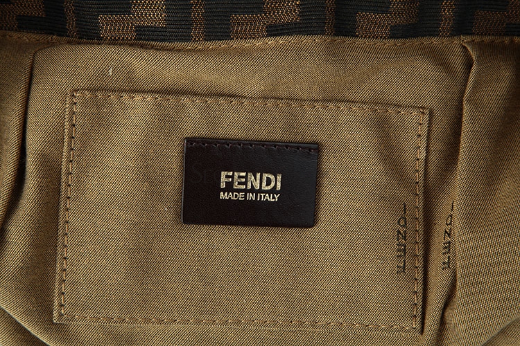 fendi(芬迪)棕色logo帆布小提包