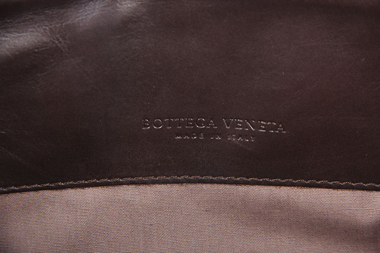 bottega veneta(葆蝶家 深咖色皮质斜挎包