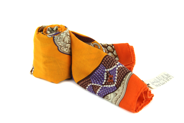 <em>Hermes</em> <em>爱马仕 女士</em>桔色印花羊绒<em>围巾</em>/披肩【