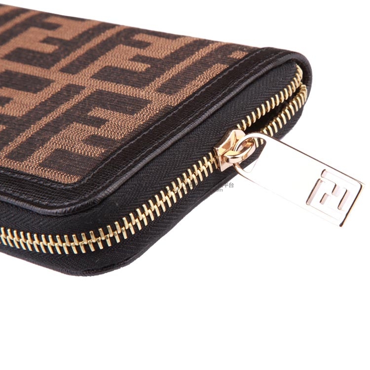 <em>Fendi</em> <em>芬迪</em> <em>女性</em>长款全皮<em>钱包</em>8M0024 FQ8 F0