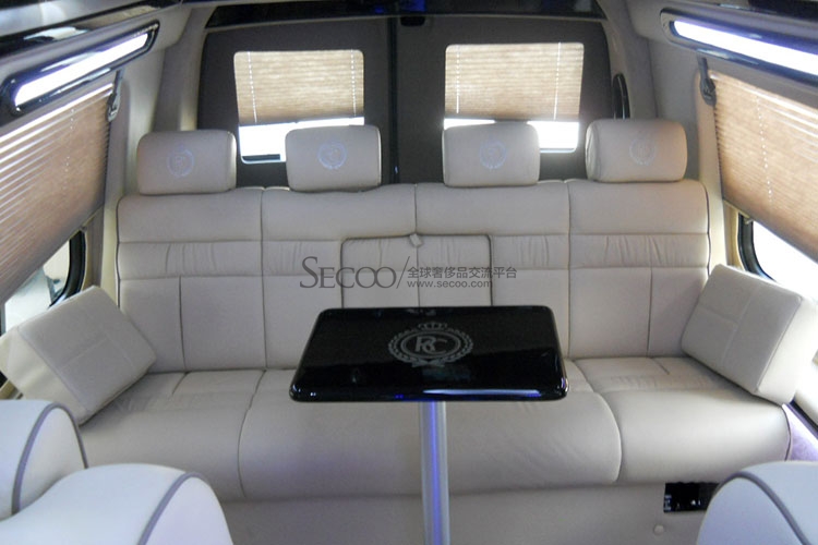 GMC(吉姆西) SAVANA 6.0L 领袖级经典版 铁灰