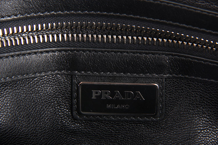 prada/普拉达黑色牛皮男士双层拉链手包vr0052