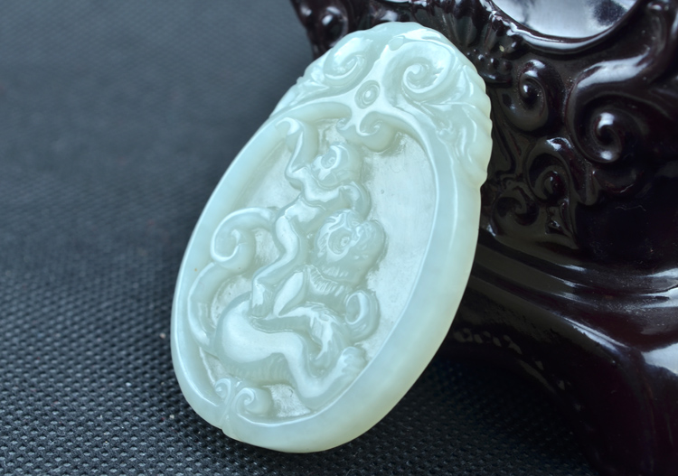 elsa/伊尔莎 天然和田玉青白玉十二生肖猴玉佩 玉石翡翠挂件 重约23g