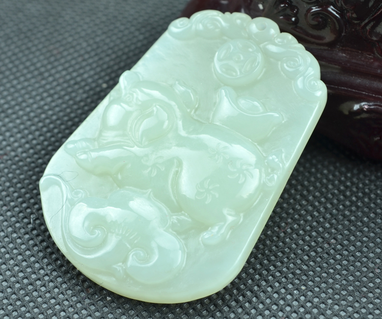 elsa/伊尔莎 天然和田玉青白玉十二生肖猪玉佩 玉石翡翠挂件 重约24g