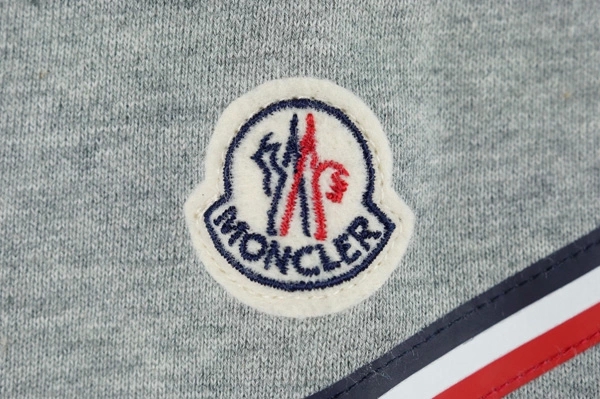 moncler(蒙克莱)男士黑色羽绒服