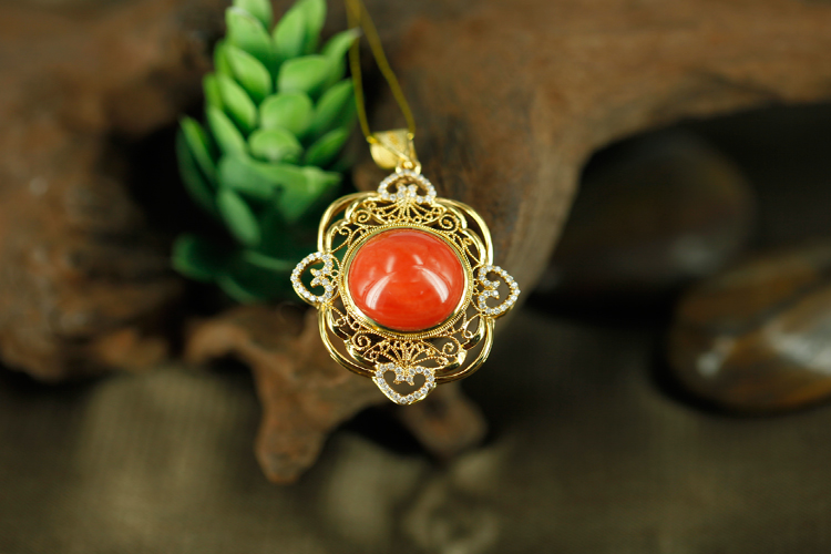royaljewelry皇家珠宝18k金花丝镶嵌钻石红珊瑚项坠