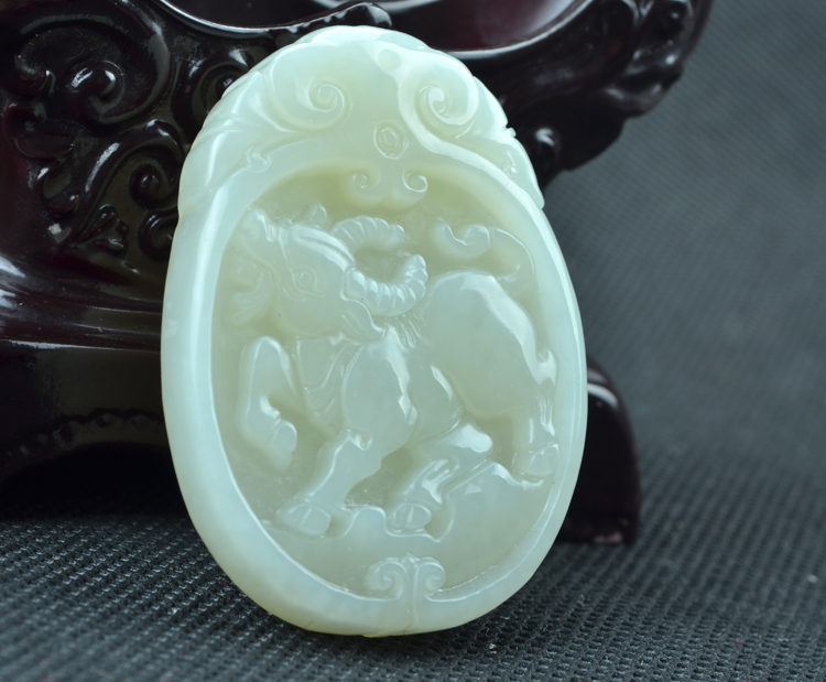 【elsa伊尔莎 项饰/吊坠】elsa/伊尔莎 天然和田玉青白玉十二生肖牛