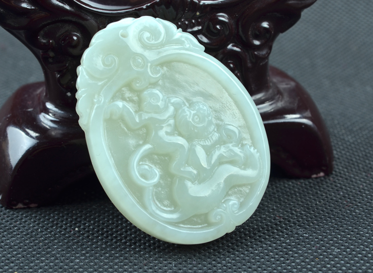 elsa/伊尔莎 天然和田玉青白玉十二生肖猴玉佩 玉石翡翠挂件 重约23g