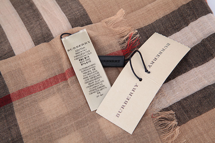 burberry(博柏利) 咖色格纹围巾