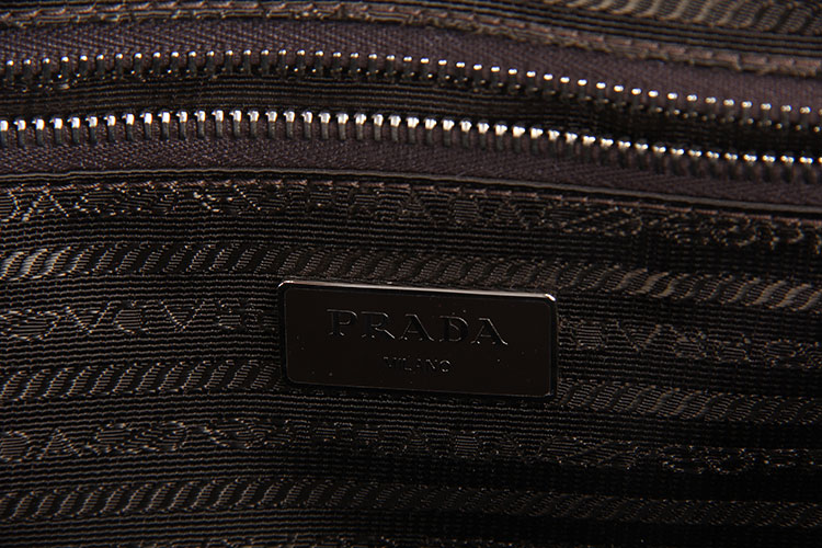 prada(普拉达) 灰色皮质三角标手提两用包