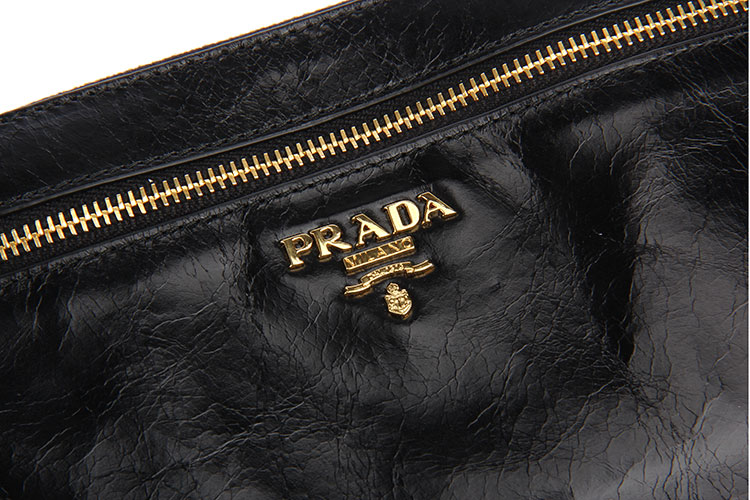 斜挎包】prada(普拉達) 黑色亮麵皮小斜挎包【正品 價格 圖片】