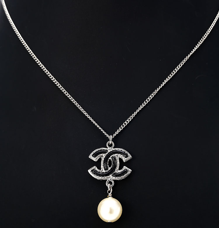 chanel(香奈儿) 银/黑双c珍珠吊坠项链