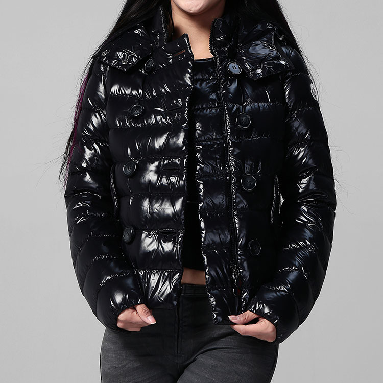 moncler(蒙特克莱尔) 女士黑色短款带帽羽绒服xs