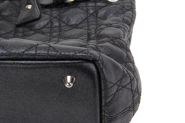 包口处轻微破皮 金属氧化磨损 使用磨损 内衬污渍