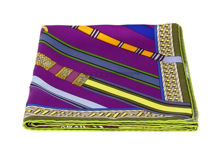 hermes(爱马仕) 紫色系金属配饰图案丝巾90