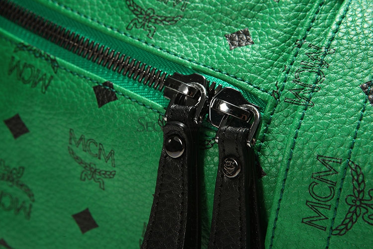 mcm(mcm) 绿色皮质铆钉款中号双肩包