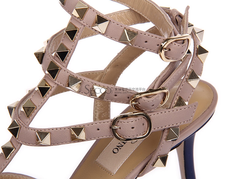 valentino(瓦伦蒂诺) 蓝色皮质铆钉高跟鞋35.5