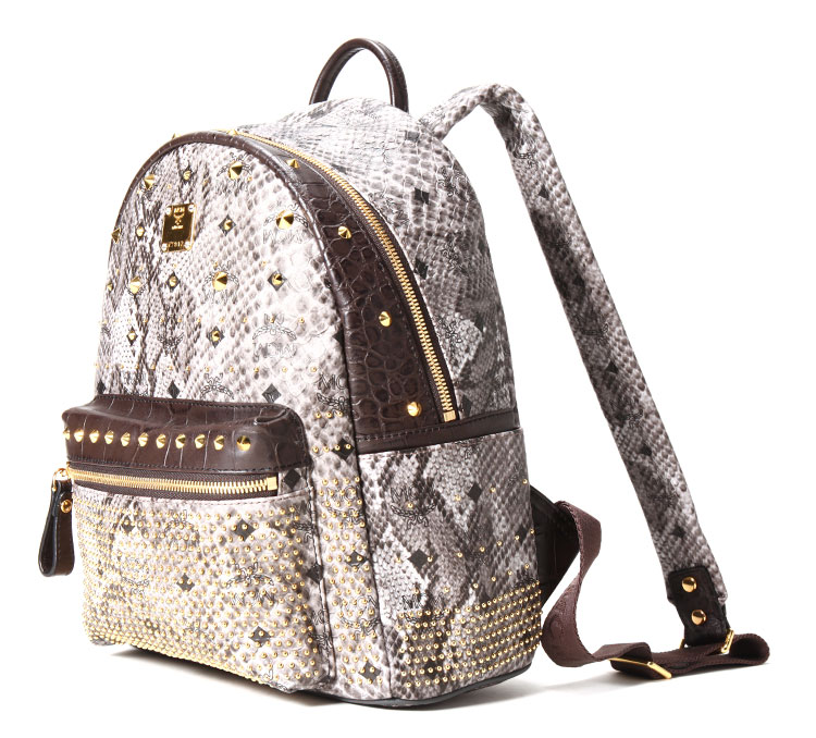 mcm(mcm) 灰色蛇皮纹路铆钉镶水钻双肩包