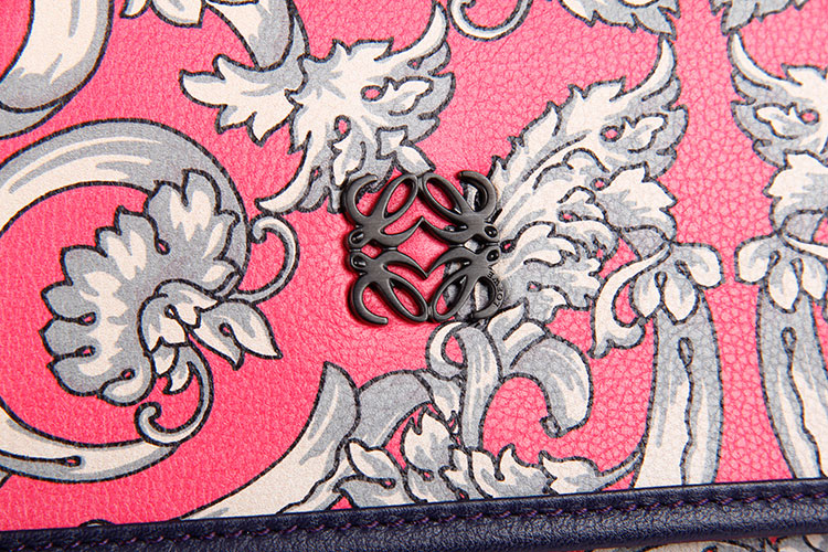 loewe(罗意威) 玫粉色底花朵图案皮质斜挎包