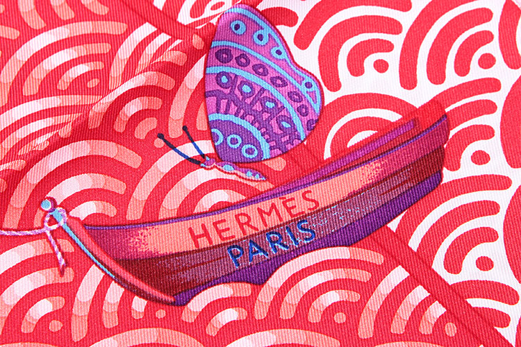 hermes(爱马仕) 红色底小鱼图案丝巾90