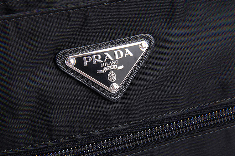 prada(普拉達) m黑色尼龍斜挎包