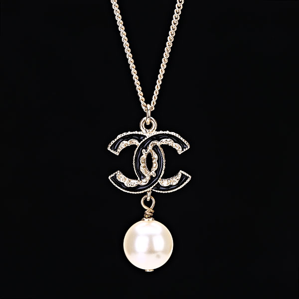 chanel(香奈儿) 黑色珐琅双c珍珠吊坠项链