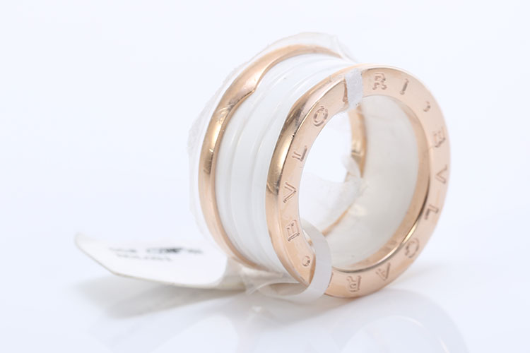 bvlgari(寶格麗) b.zero1系列18k玫瑰金白陶瓷戒指57