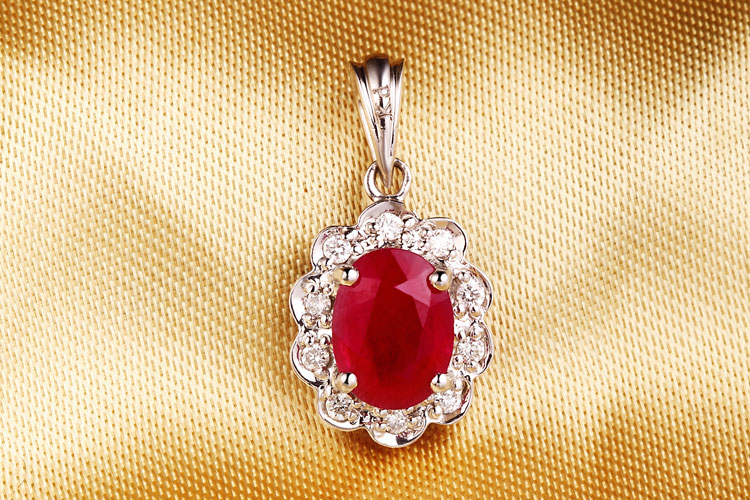 35ct pt950红宝石镶钻吊坠 太阳花