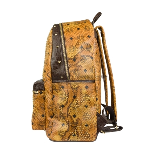 mcm正面4铆钉新款中号限量款蛇皮纹路双肩包 armour系列 mmk3avg10tb