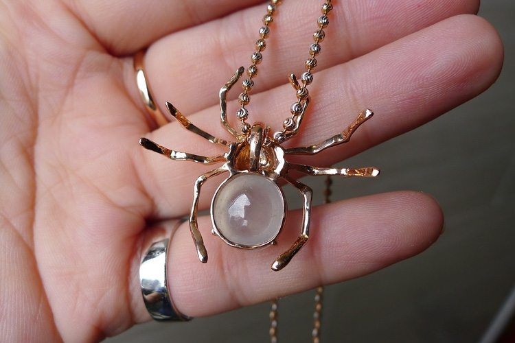 y/鼎艺 天然a货翡翠 玫瑰金镶嵌冰种蜘蛛吊坠 知足常乐 fcf013