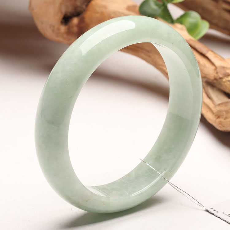 the story of jade/金大福之翡翠物语 天然a货翡翠 豆种翠色 翡翠手镯
