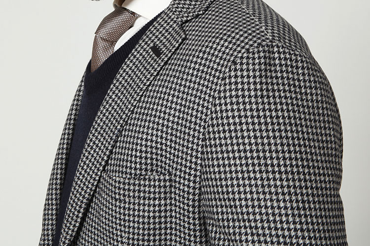 boss雨果波士男士西装,采用保暖,柔软的纯羊毛制作,并以千鸟格图案