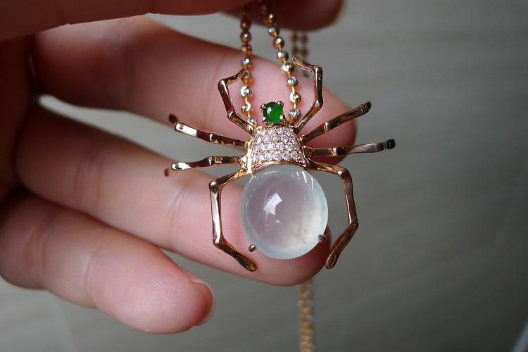 y/鼎艺 天然a货翡翠 玫瑰金镶嵌冰种蜘蛛吊坠 知足常乐 fcf013