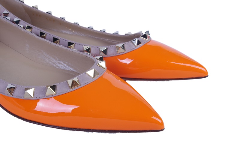 valentino(华伦天奴) 橘色漆皮铆钉平跟鞋 35 桔色 36.