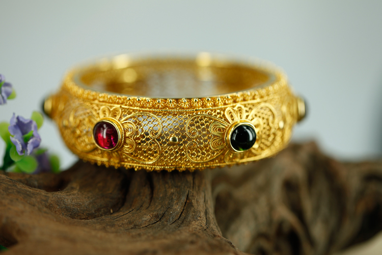 royal jewelry/皇家珠宝 18k金花丝镶嵌 碧玺 手镯