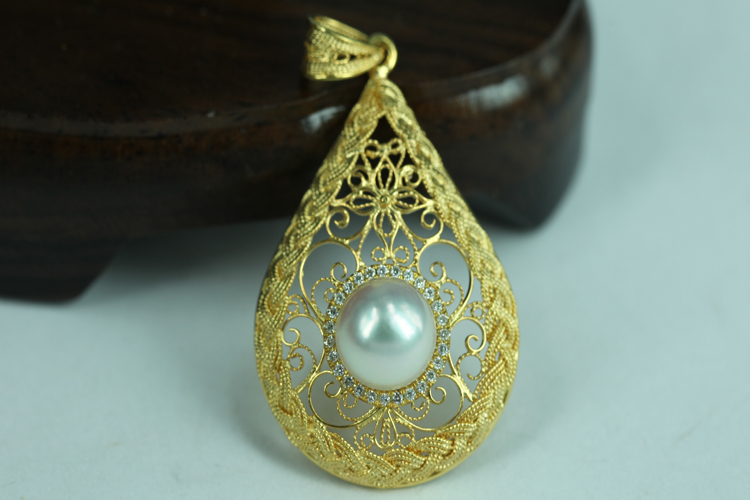 royal jewelry/皇家珠寶 18k金 花絲鑲嵌 鑽石 珍珠吊墜