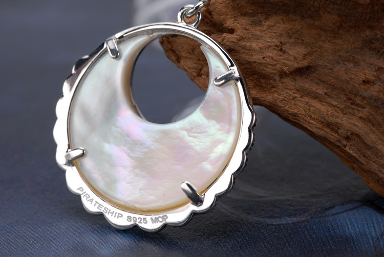 pirate ship/海盗船 s925银欧式花纹白贝大耳环 78673